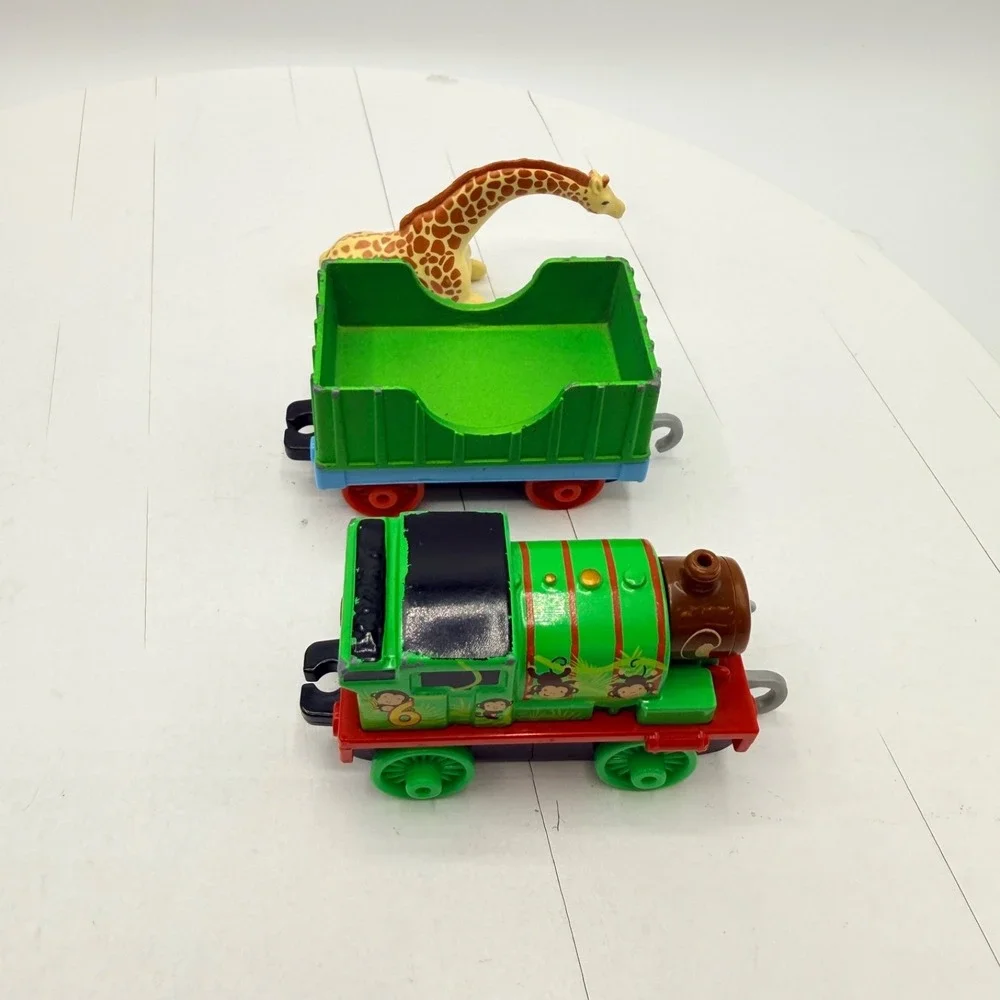 2018 Diecast Thomas the Train Percy Monkey Green Cargo Car Giraffe Pull Along